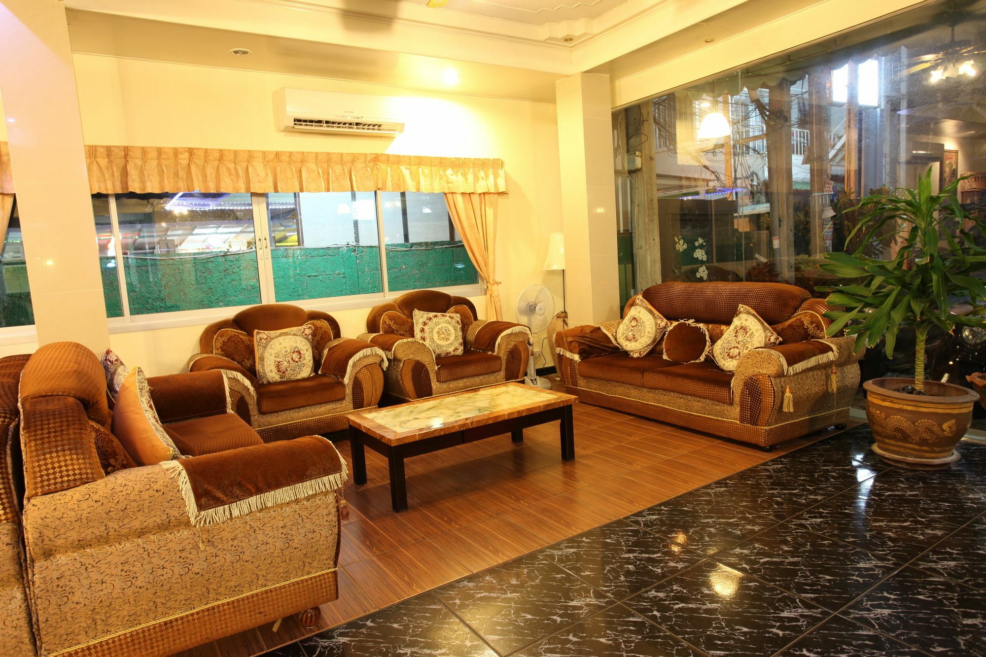 Home Pattaya Hotel Extérieur photo