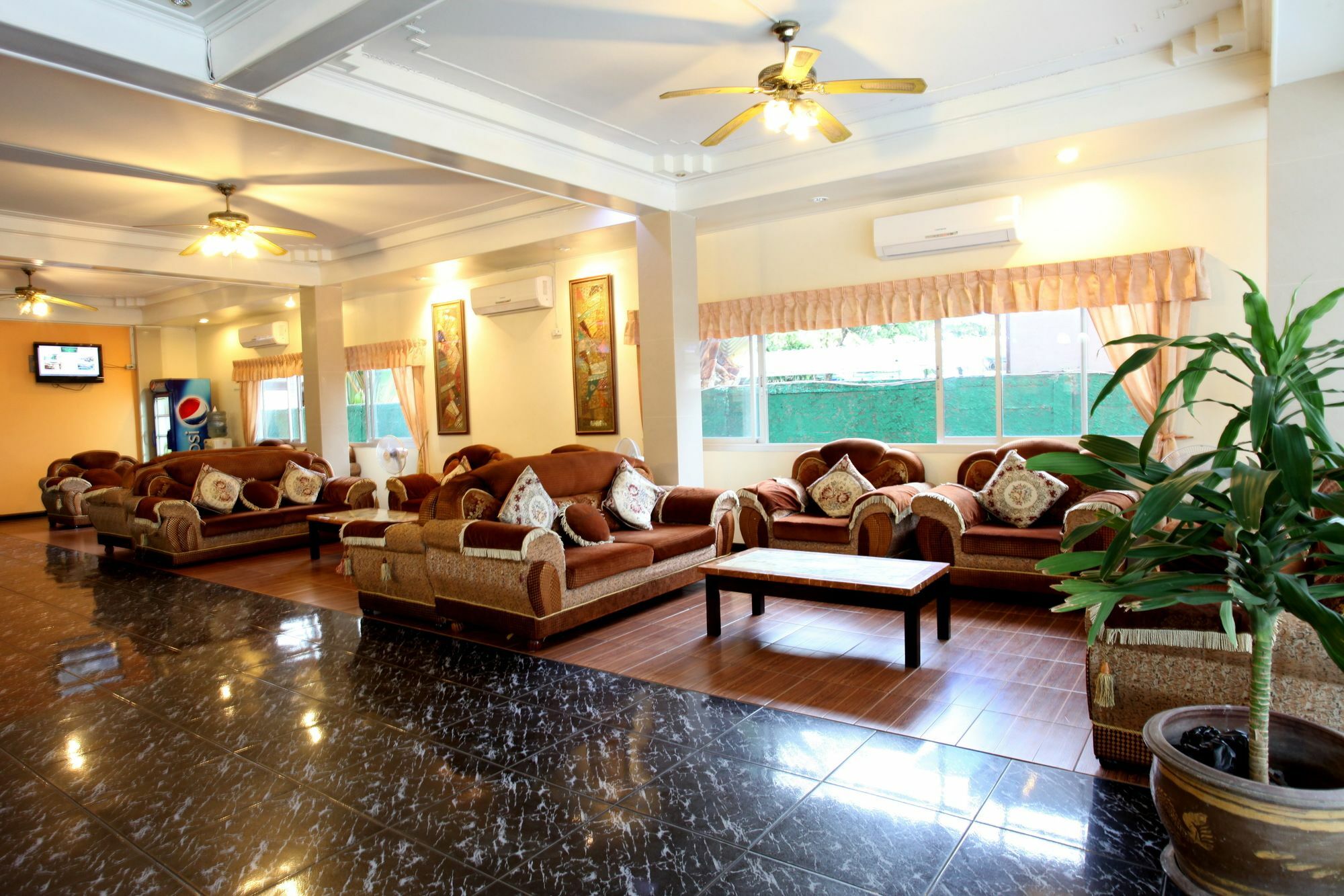 Home Pattaya Hotel Extérieur photo